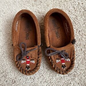 Minnetonka Thunderbird Toddler Moccasins, Brown Suede with Beading, size 8